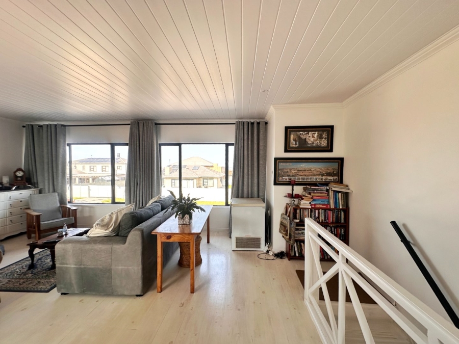 5 Bedroom Property for Sale in Fraaiuitsig Western Cape